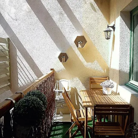 S'house - Centre Of *